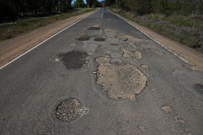 Victorian prisoners to be sent out to repair roads under Labor’s pothole plan