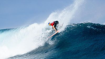 Picklum among upsets as Moore takes surfing No.1 spot