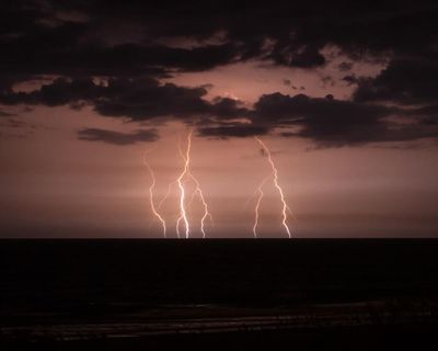 US man says ‘hold tight’ to loved ones after wife and toddler killed by lightning