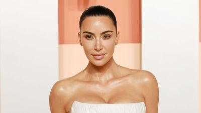 Kim Kardashian’s Unsettling Front Entry from Six Years Ago Defines 2026’s Most Coveted Halloween Look – It’s Gothic Luxury