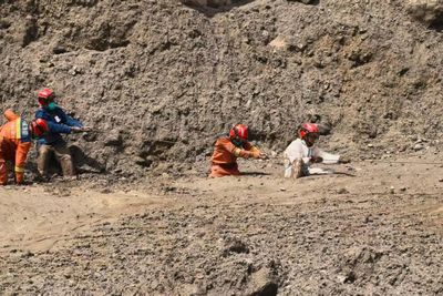 Border area between Nepal and China where 33 Australians are missing still almost entirely cut off