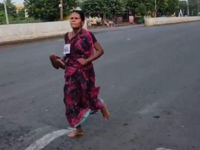 She had no running shoes, but this 47-year-old mother outran trained runners to win prize money for her daughters’ education