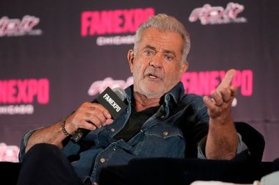 Mel Gibson apologizes for mocking ASL interpreter onstage: ‘Thoughtless idiocy’