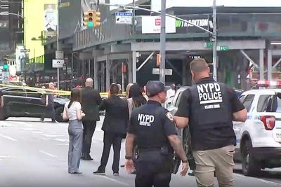 A woman brandishing two knives is shot by police in Times Square