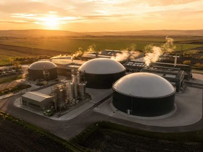 California’s CR&R digester can process 334,000 tons of food and green waste yearly, yielding 4 million diesel-gallon equivalents of RNG and 250,000 tons of fertilizer
