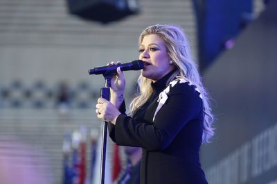 Kelly Clarkson Singing KPop Demon Hunters' 'Golden' for Her Last Kellyoke Praised for Performance and Getting Korean Lyrics Right
