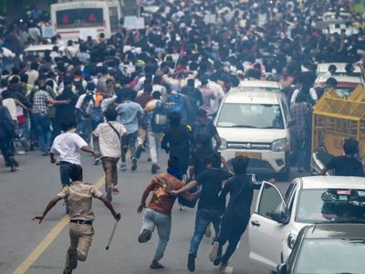 SC quashes FIRs against NEET protesters, allows fresh FIR against 2,873 people