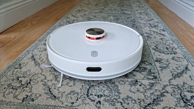 Husband uses a robot vacuum to catch his wife’s affair, then lands in prison with a fine of more than $4,700