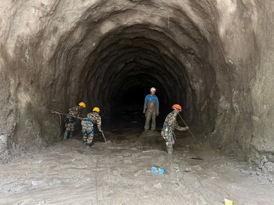Nepal death toll tops 1,000; nearly 4,000 still missing
