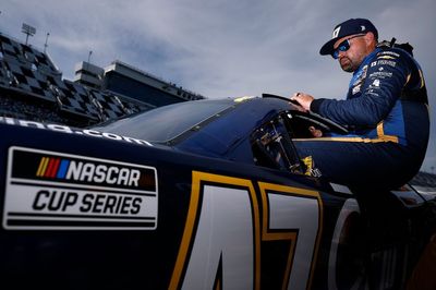 Denny Hamlin defends Ricky Stenhouse Jr. after wrecking Ryan Blaney on final lap