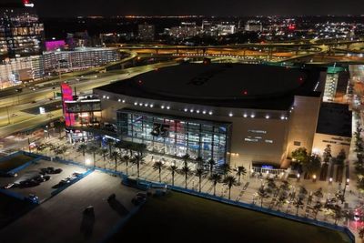 Brave Woman Security Guard Helps Remove Nazi Flag at Orlando MMA Event in Orlando's Kia Center