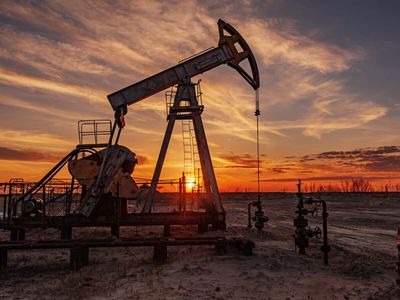 Oil up nearly 1% as US and Iran trade fresh strikes