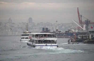 Two Turkish ships collide off Istanbul; one believed sunk, 10 crew missing