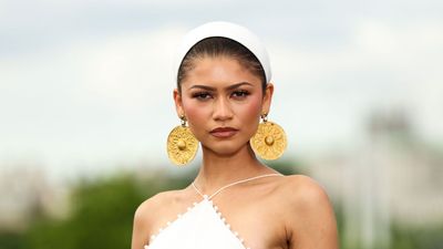 Zendaya’s Minimalist California Pool Deck is a Study in Warm Luxury – It Redefines Fall Outdoor Living