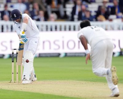 Old master Gooch offers hope for modern great Root in battle against lbws