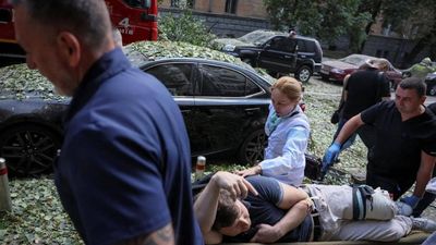 Russia strikes Ukraine injuring 8 as Moscow, Kyiv trade threats