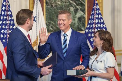 US Transport Secretary Sean Duffy Under Fire Over Sydney Sweeney Breast Remark