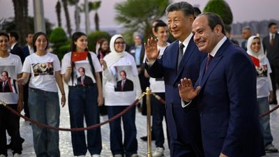 هل "سياسة الاتزان الاستراتيجي" لمصر كفيلة بضمان علاقات متوازنة للقاهرة مع بكين وواشنطن؟