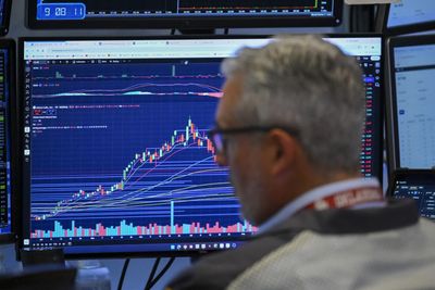 Gas Prices Climb as Iran Strikes Resume, Clouding Trump's Venezuela Oil Promise