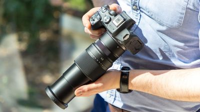 This all-in-one super lens with 18.8x zoom just got faster autofocus for free, but photographers shouldn't get too excited