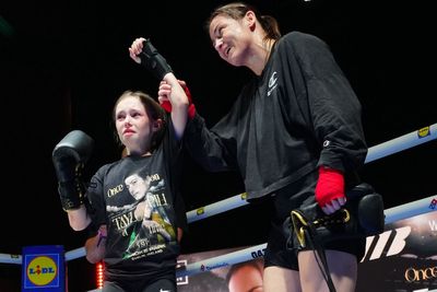 Katie Taylor has young fan in tears as she gives boxing lesson before final fight