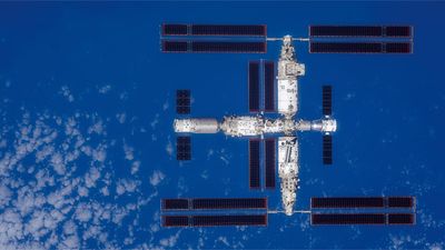 A bright space station will soar over the US this week — and it's not the ISS. Here's how to see it