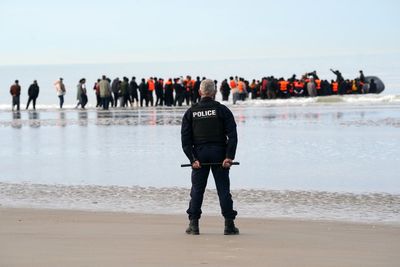 UK and France sign £662m deal to fund police efforts over small boat crossings