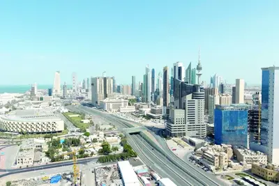 الدفاعات الكويتية تتصدى لهجمات إيرانية بالصواريخ والمسيرات