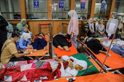 More than 800 students and teachers in Indonesia suffer food poisoning after eating government free meals