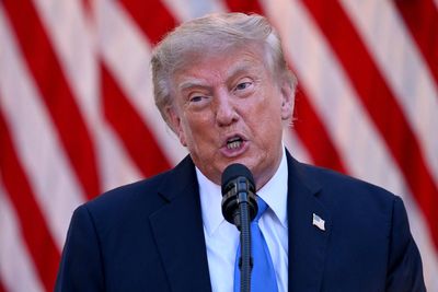 Trump attempts to dispel speculation about his hair with rally anecdote that does not quite add up