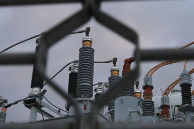 AI wants electricity now. The electric grid needs years to catch up