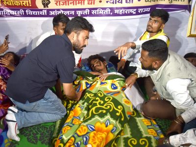 CJP founder Abhijit Dipke tells Nashik protesting students to end fast, march to Mumbai to put pressure on BJP-led Maharashtra govt