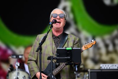 Squeeze cancel US gig after worker dies in tour bus tragedy