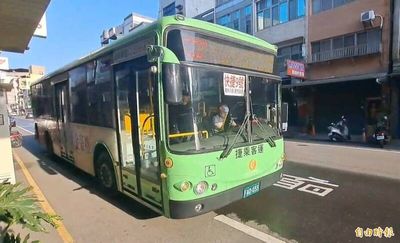 快捷9號等不到車、過站不停！蔡蕥鍹痛批通學靠運氣 縣府：滿載