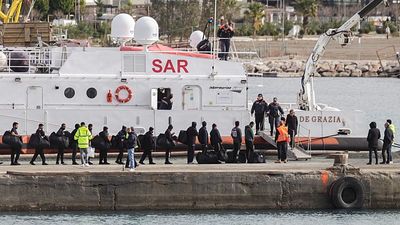 Five EU countries aim to send migrants to return hubs by 2027