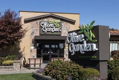 Olive Garden’s Breadsticks Are Unlimited — But What Happens to the Ones Nobody Eats?