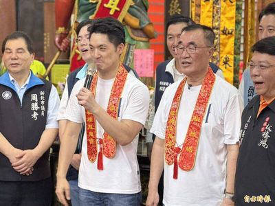 雙北合體！李四川稱蔣萬安遭抹黑「跟我過去一樣」 帶蔣拜廟消災解厄