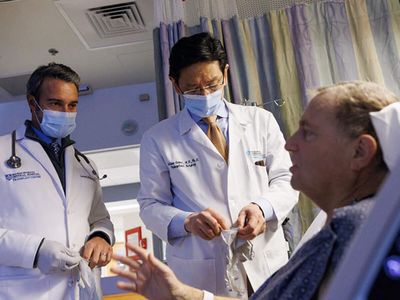 Kidney failure patient survived 271 days without dialysis on a pig kidney before needing a human transplant; pig organ didn't infect him throughout the xenotransplantation