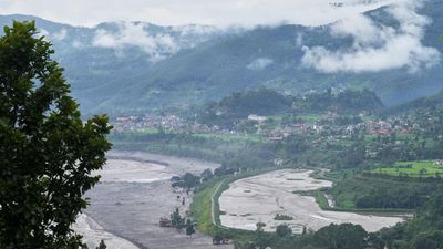 Crue dans l'Himalaya: au-delà du bilan humain s'ajoutent de lourdes conséquences économiques pour le Népal