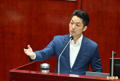 蔣萬安兒怎進附中國中部？ 周偉航示警議員選將：當選恐被逼「依蔣辦理」