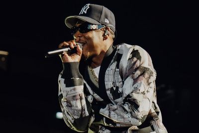 Jay-Z serenades Beyonce on her birthday in first UK solo show since 2017