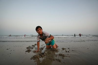 Photos show daily life in Iran on the beach along the Strait of Hormuz