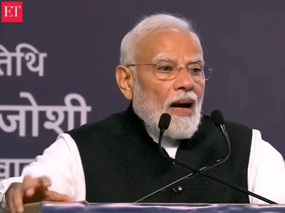 PM Modi calls SRCC alumni ‘OGs’, felicitated at centenary event after Metro ride
