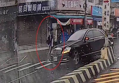 5車硬闖無視路口學生！ 彰化8月狂抓1451件「車不讓人」