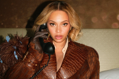 Beyonce Accused by Fans of a 'Disgusting Display of Greed' Over $948 'Empty' Pine Wood Box