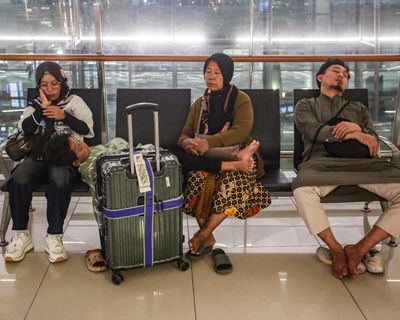 Volcanic eruption halts flights at Jakarta and seven other Indonesian airports