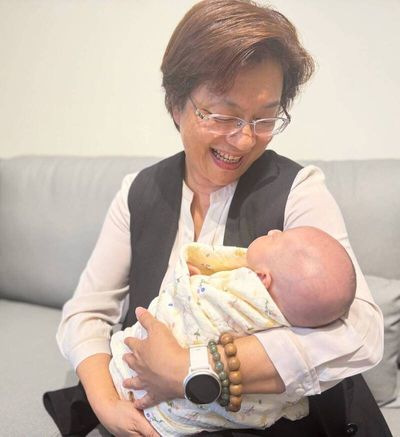王惠美當阿嬤笑了！缺席魏平政總部成立 原因曝光民眾狂按讚！