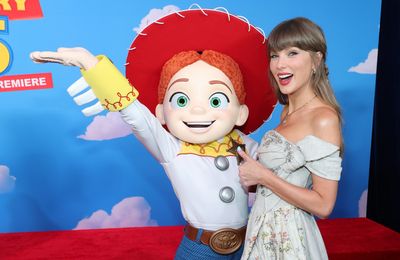 Taylor Swift explains double meanings in I Knew It, I Knew You