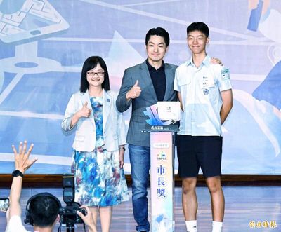 假帳號護航又翻車！自稱「蔣立得」同學 網靠1句話讓它秒變泰國人