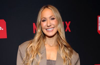 Nikki Glaser shares what she almost stole from Taylor Swift's wedding